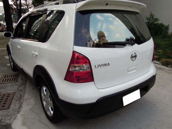 2010年日產 Livina 白 1.6 照片7