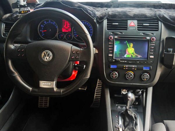 GOLF GTI 0頭款 全額貸 照片3