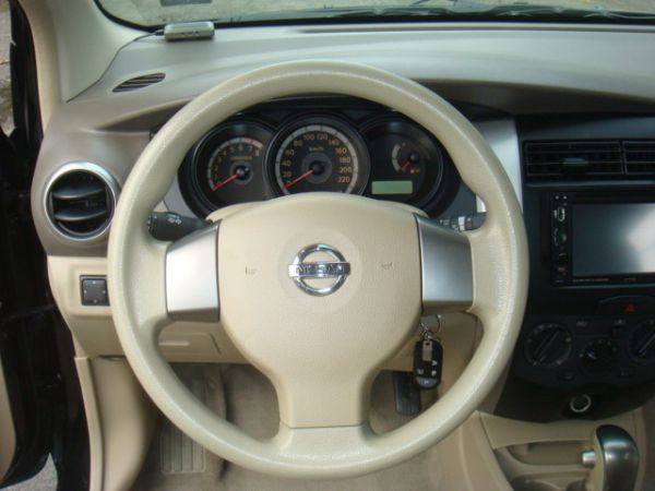 NISSAN LIVINA 照片9
