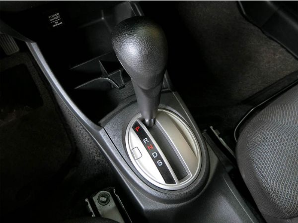 10年Honda本田 FIT 白 2.0 照片6