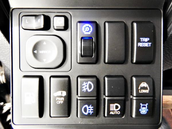 MPV 2.2 全額貸免保人可超貸 照片8