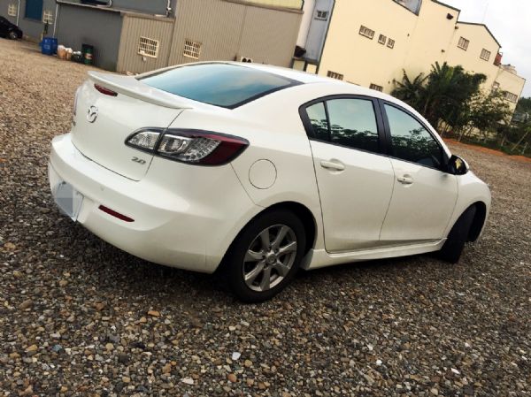 MAZDA3 4D 型男愛駒 照片4