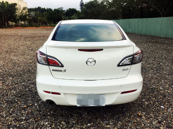 MAZDA3 4D 型男愛駒 照片5