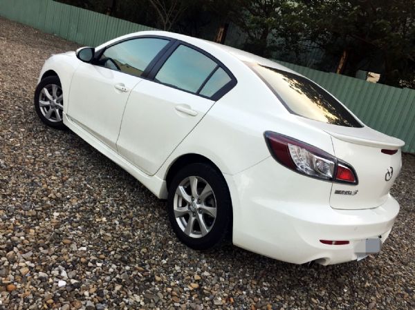 MAZDA3 4D 型男愛駒 照片6