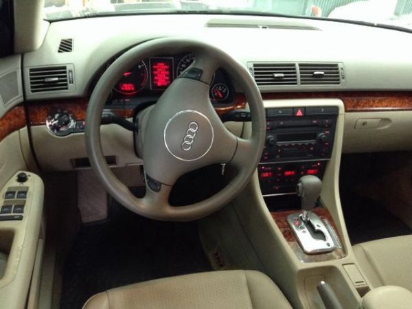 AUDI A4 品牌代步車 照片3