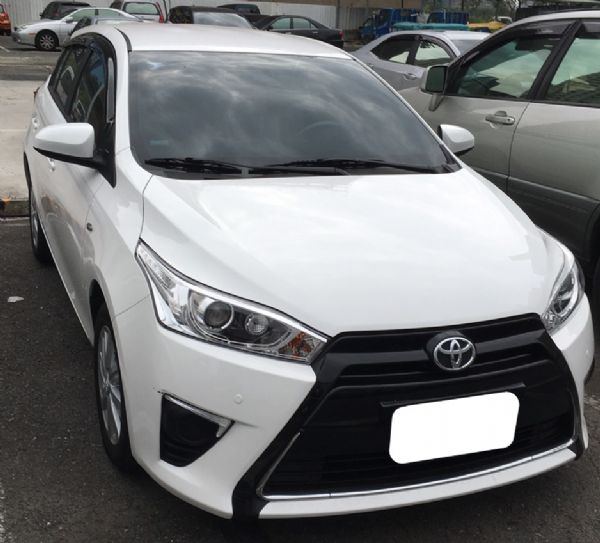 2015年 toyota Yaris 照片1