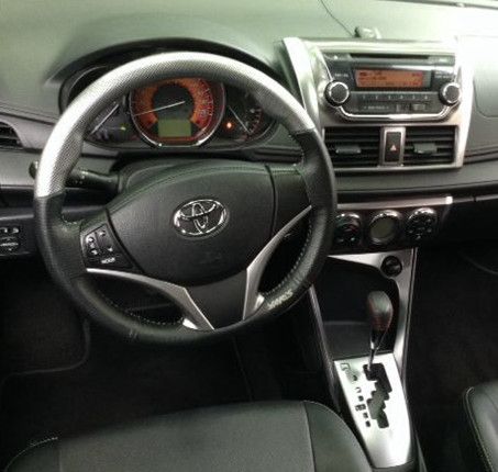 2015年 toyota Yaris 照片4