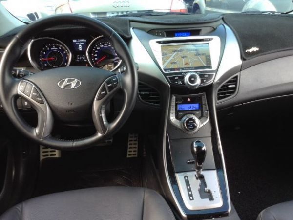 HYUNDAI ELANTRA 照片3