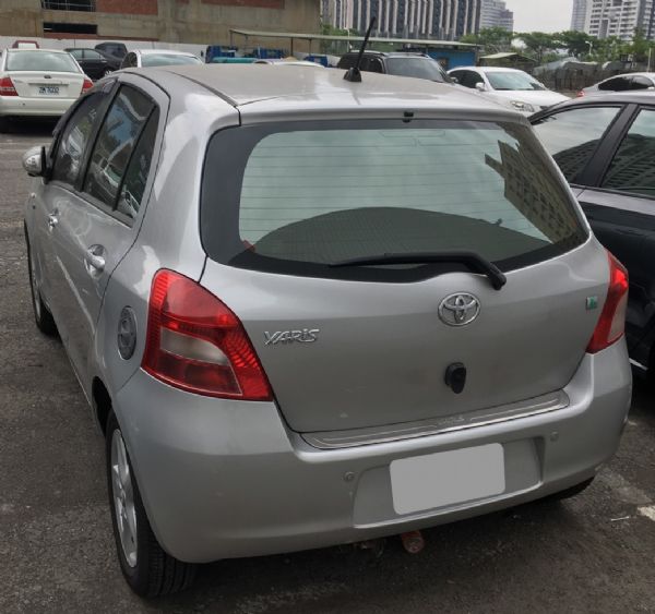 2012年 toyota Yaris 照片2