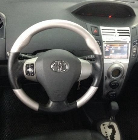 2012年 toyota Yaris 照片4