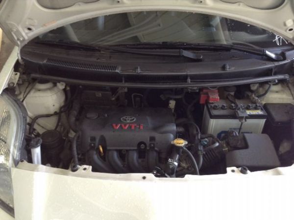 2011年 toyota Yaris 照片5