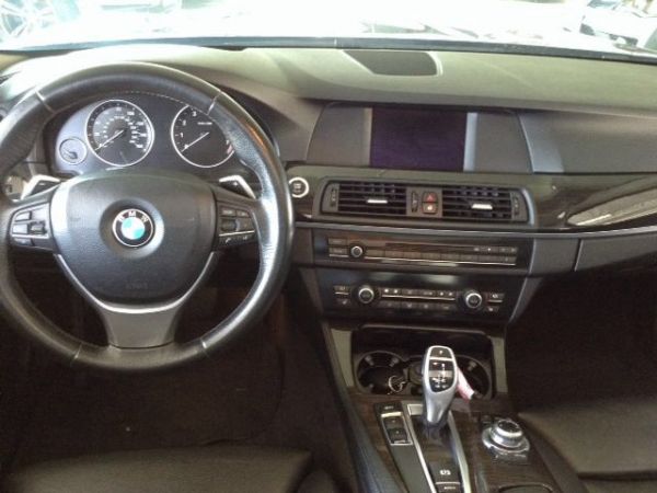 2011年 BMW 528I 照片3