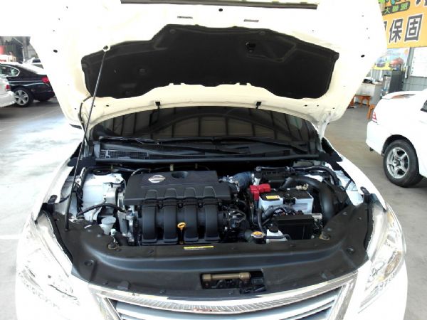 2014年 日產 Sentra 白 32 照片8