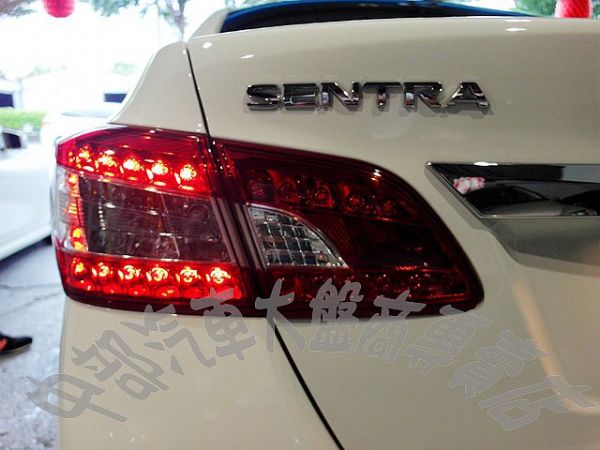 2015年 Sentra 白 34萬  照片9