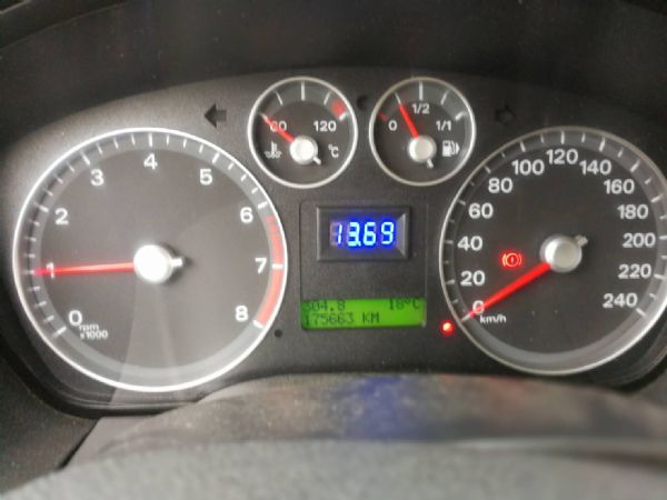 Ford Focus MK2 原廠手排 照片3