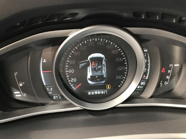 v40 1.6T 照片6