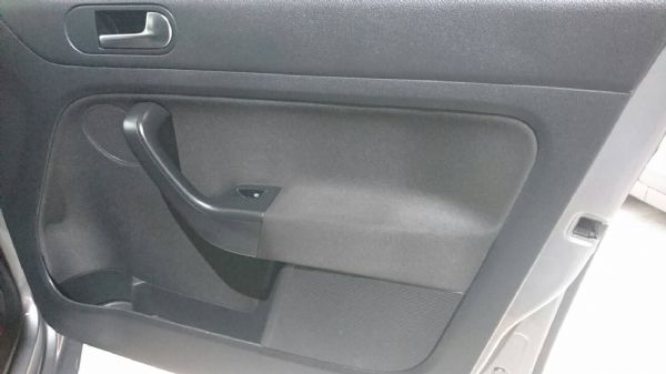 【鑫宏車業】 福斯-Golf TDI 照片8