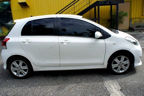 2010年 YARIS 頂級s版超值小車 照片2