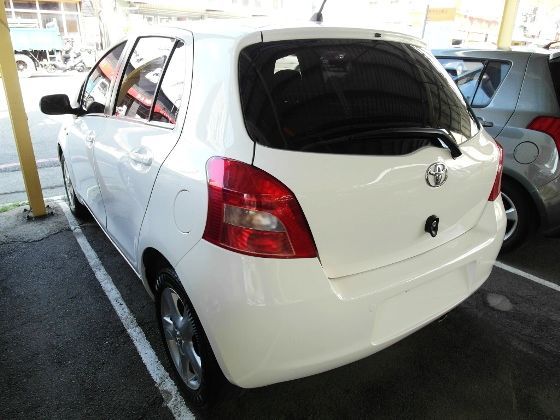 Toyota 豐田 Yaris 1.5 照片9