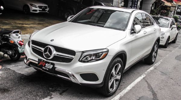 GLC 300 Coupe 4Matic 照片1