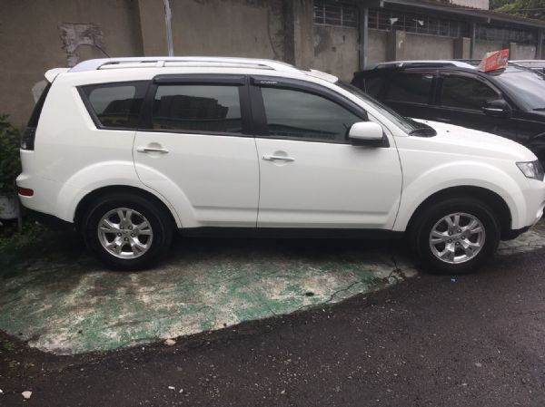 MITSUBISHI OUTLANDER 照片2