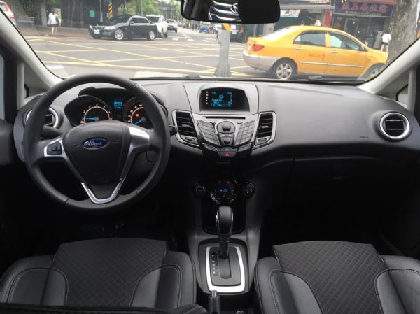 FORD FIESTA 1.0s 照片8