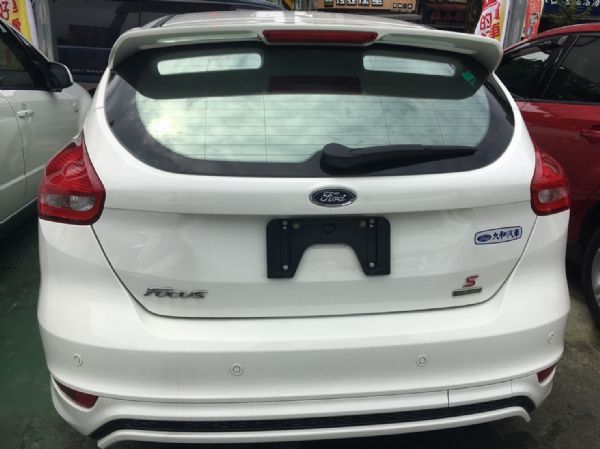 FORD FOCUS 5D 白 ST 照片2