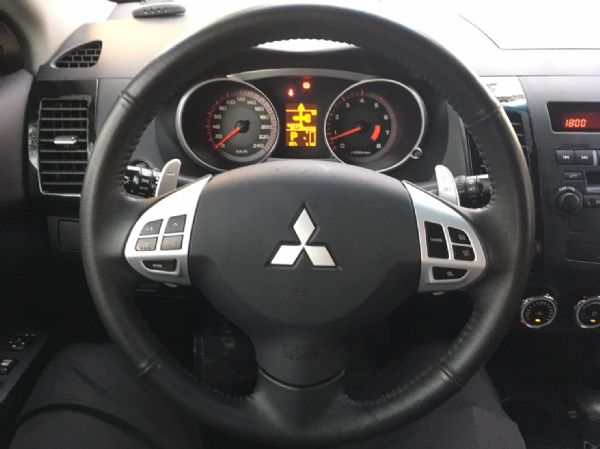 MITSUBISHI OUTLANDER 照片9