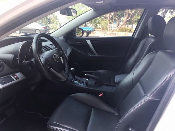 Mazda3 4D 稀有釋出 車況綿 照片3