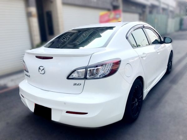 Mazda3 4D 稀有釋出 車況綿 照片7