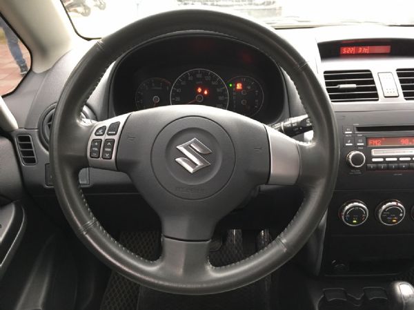 SUZUKI SX4 5D 進口五門小車 照片8