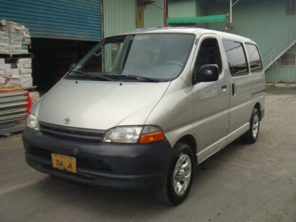 TOYOTA HIACE 照片1