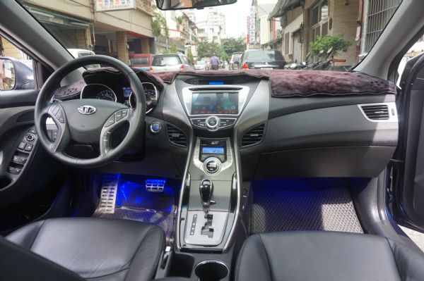 14年 Elantra 台中 中古車 照片4