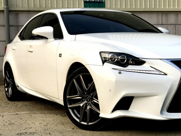 Lexus IS300 F-SPORT  照片3