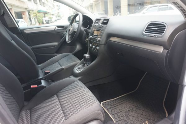 2010 VW GOLf 柴油 認證車 照片4