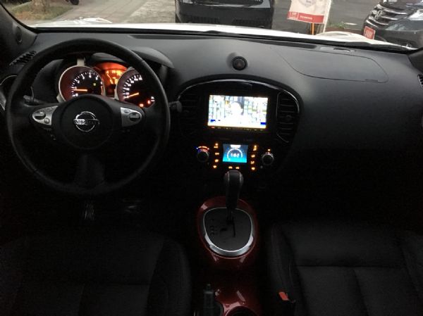 15年式NISSAN JUKE 白  照片9