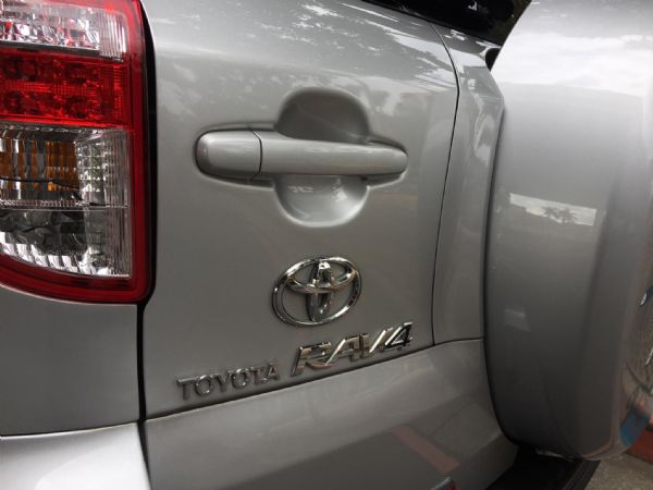 TOYOTA-RAV4-2.4 照片8