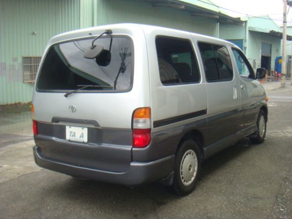 TOYOTA HIACE 照片2