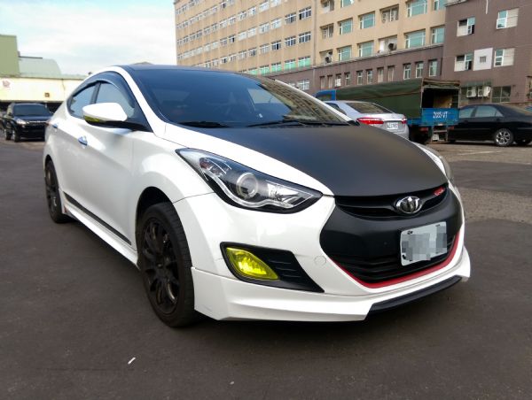 2012年 ELANTRA 1.8白 照片3