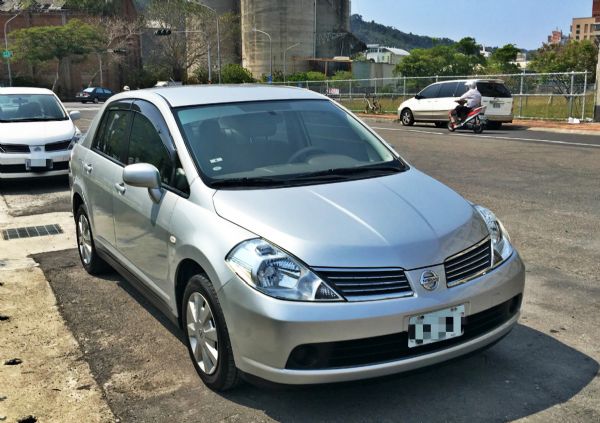 2012年日產TIIDA 1.6銀色4門 照片1