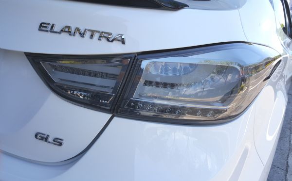 2015 現代 ELANTRA 1.8  照片7