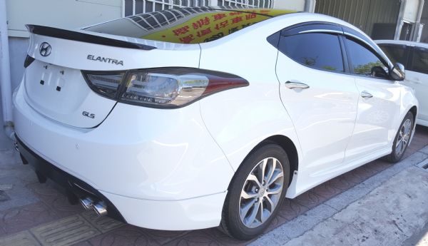 2015 現代 ELANTRA 1.8  照片8