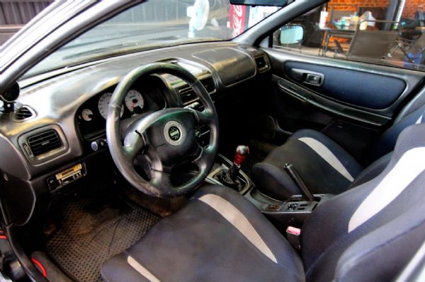 SUBARU IMPREZA 四門 照片8