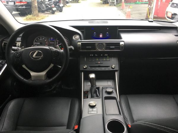 16年LEXUS IS200T全車如新  照片7