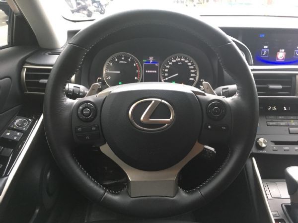 16年LEXUS IS200T全車如新  照片8