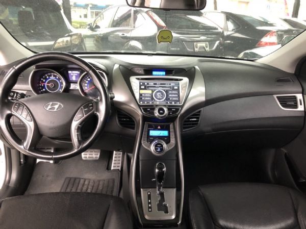 現代：2013_Elantra_1.8_ 照片6