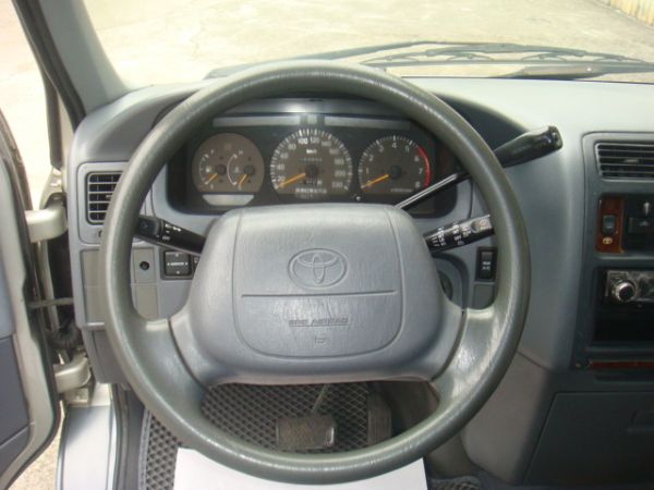 TOYOTA HIACE 照片10