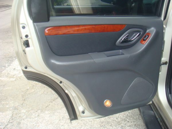 FORD ESCAPE 照片4