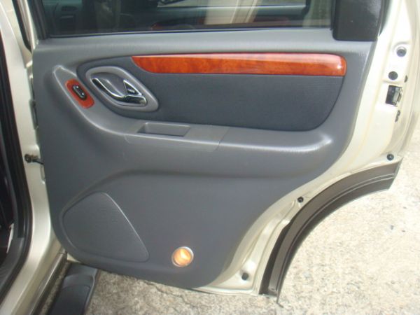 FORD ESCAPE 照片6