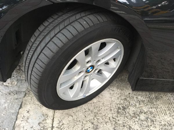 BMW 320i E90 黑 小改款 照片3